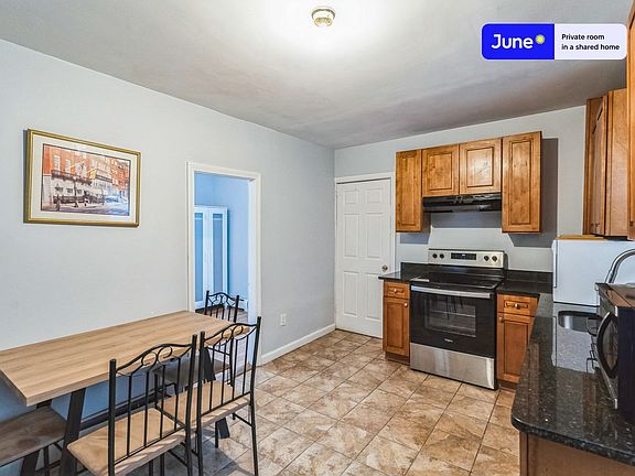 4th image of 39 Adrian St #D