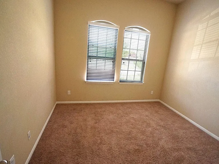 1067 Cedar Lake Ct — Photo 26