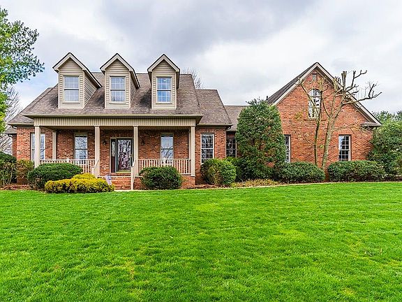 3rd image of 1059 Lakewood Cir