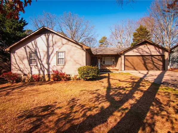 20 Juniper Ln, Cartersville, GA 30121