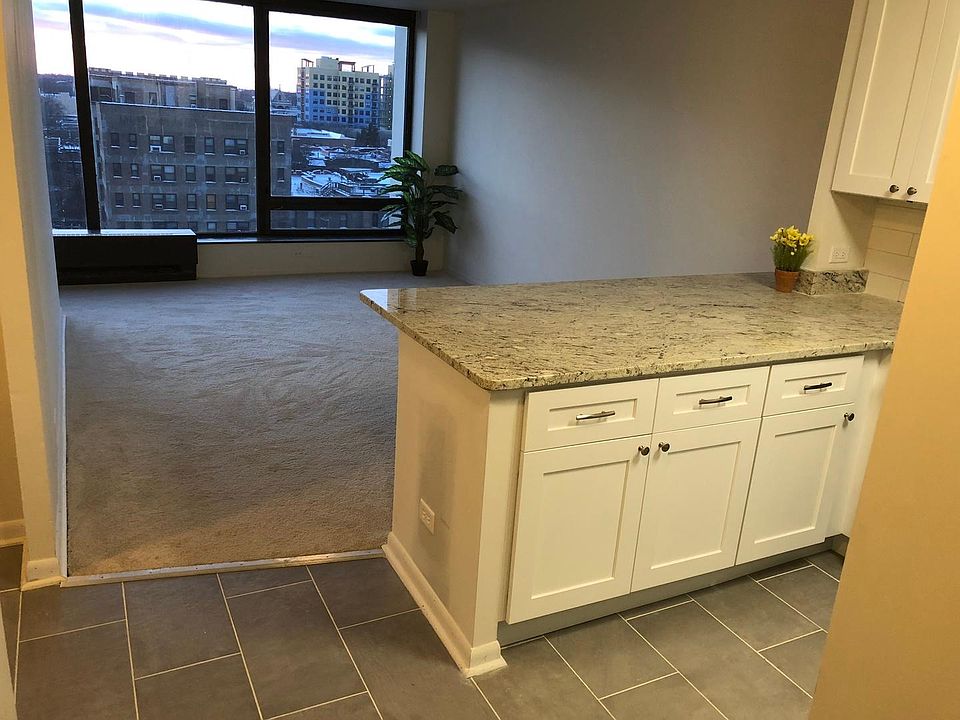 2nd image of 5445 N Sheridan Rd APT 0905