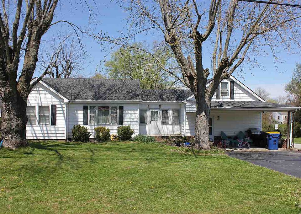 1st image of 900 W 9th St