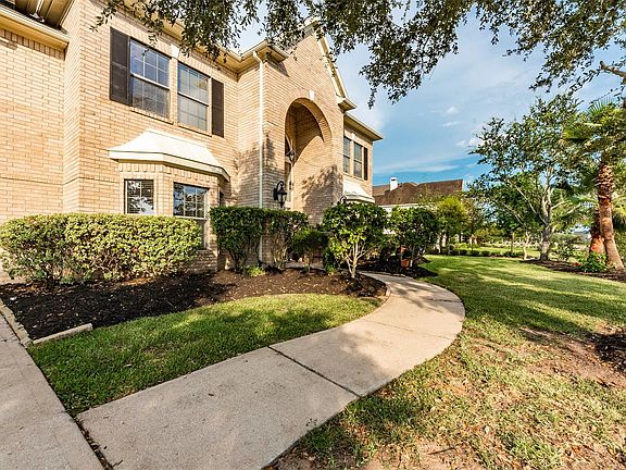 2nd image of 3913 Pebble Brook Dr