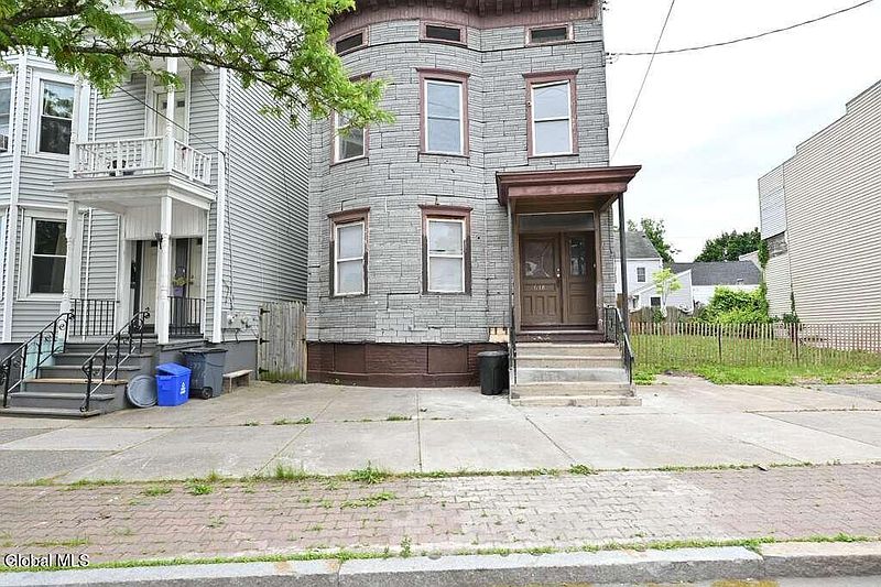 2nd image of 618 Clinton Avenue