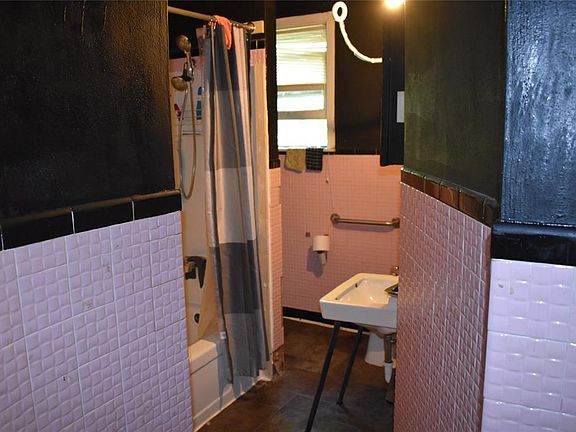 2nd image of 75 Pine St #5