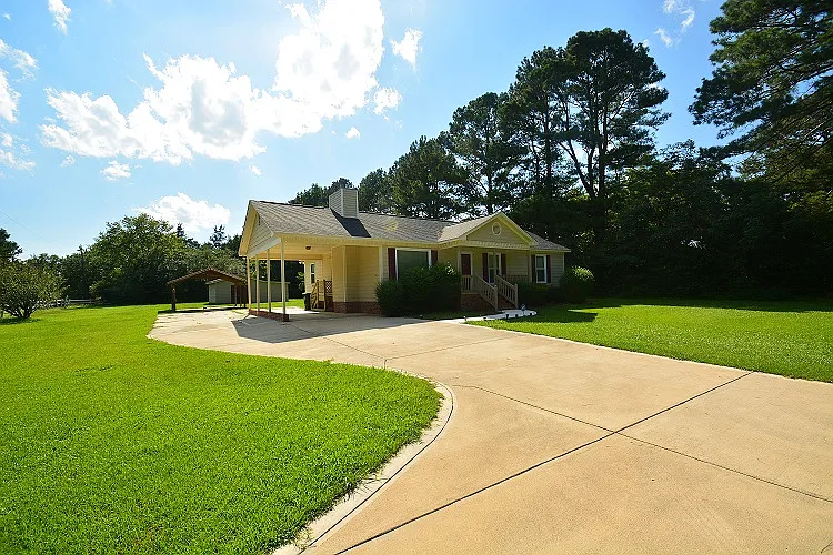 3 bed, 1581 sqft, $2,100 — Photo 2
