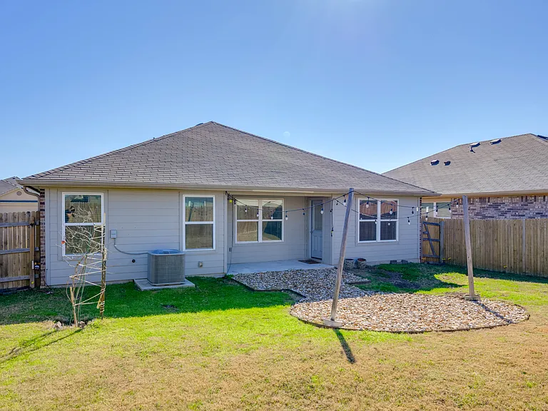 5800 Montrelia Dr — Photo 24