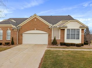 1308 Rock Valley Dr, Rochester, MI 48307