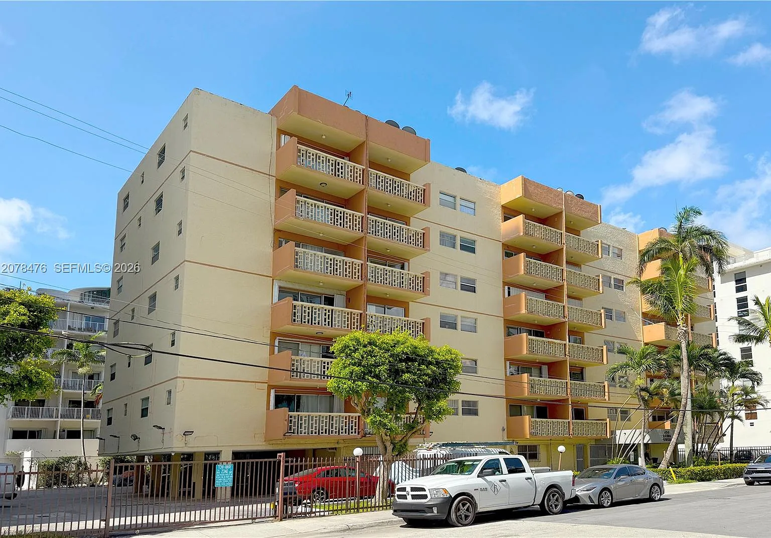 Riviera Towers Condo — Photo 1