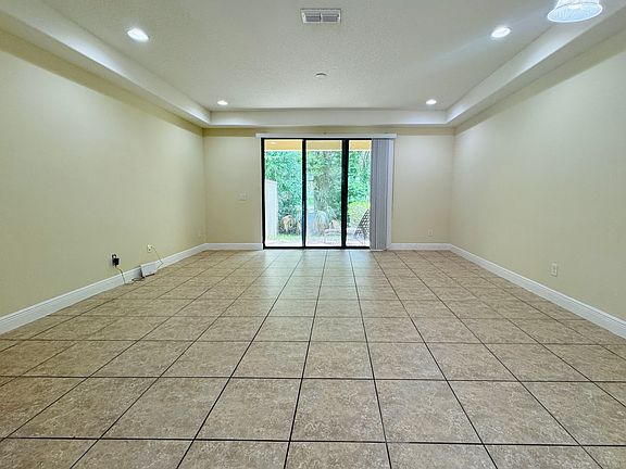 4th image of 8163 Roseville Blvd