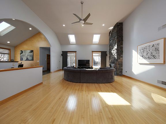 4th image of 19000 S Saddlebrook Dr