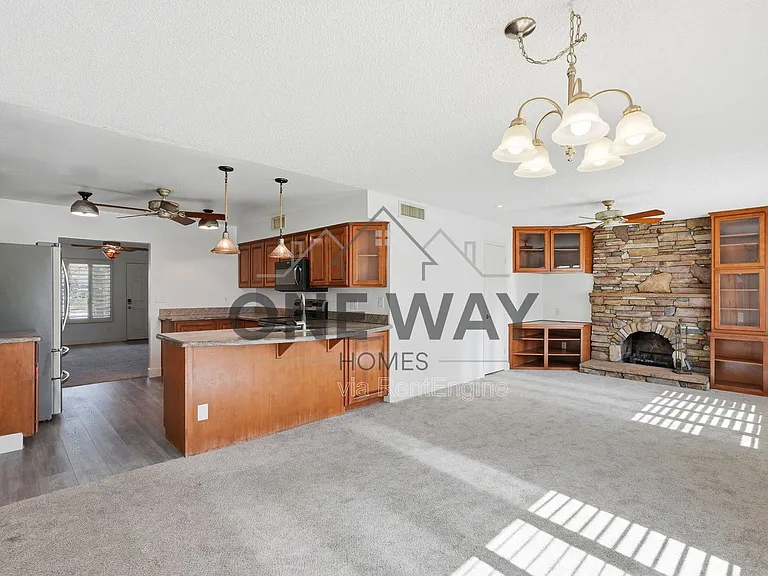 5749 S Farmer Ave — Photo 6