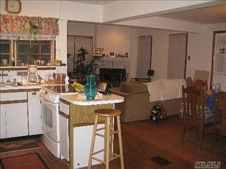 3rd image of 19 Carlton Dr