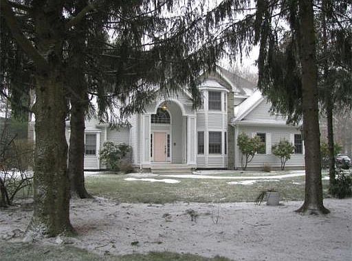 1st image of 25 Comstock Dr