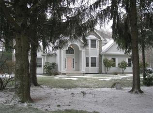 25 Comstock Dr, Wrentham, MA 02093