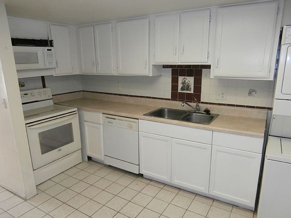5th image of 6077 Village Cir #6077