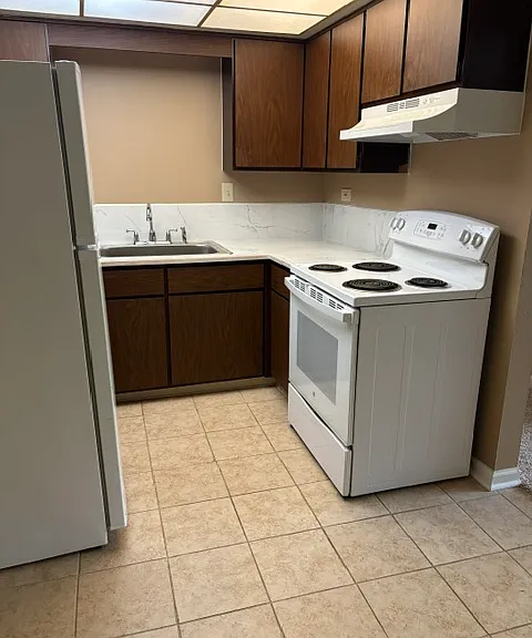 651 Carroll Pkwy #2 — Photo 8