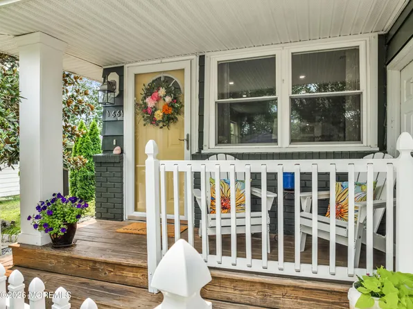 1661 Mount Everest Lane, Toms River, NJ 08753