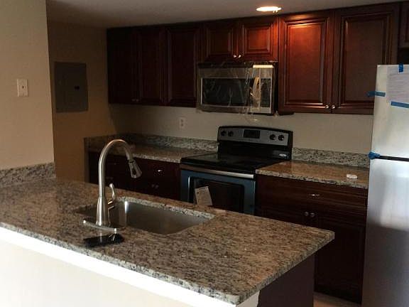 4th image of 1073 Forsythia Ln