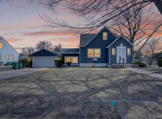 1108 Helen St, Garden City, MI
