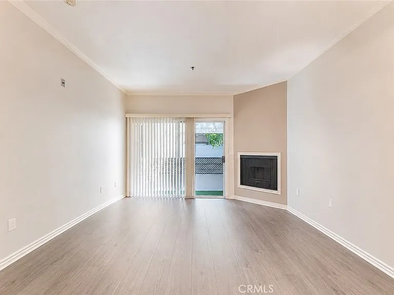 300 N El Molino Ave #117 — Photo 2