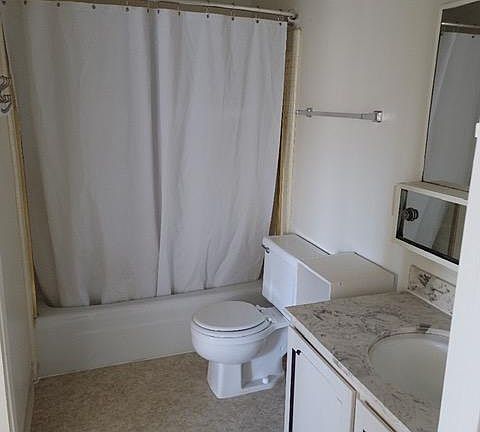 5th image of 843 Opal Dr APT 4