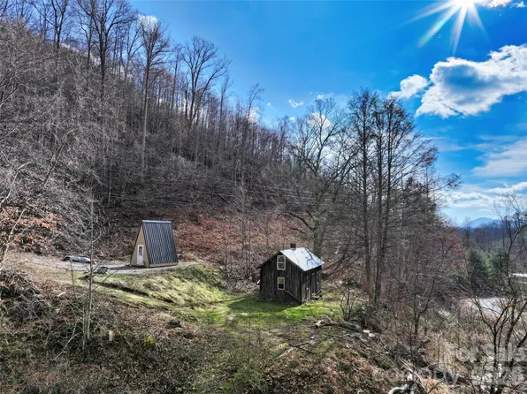 520 Renfro Rd, Green Mountain, NC 28740