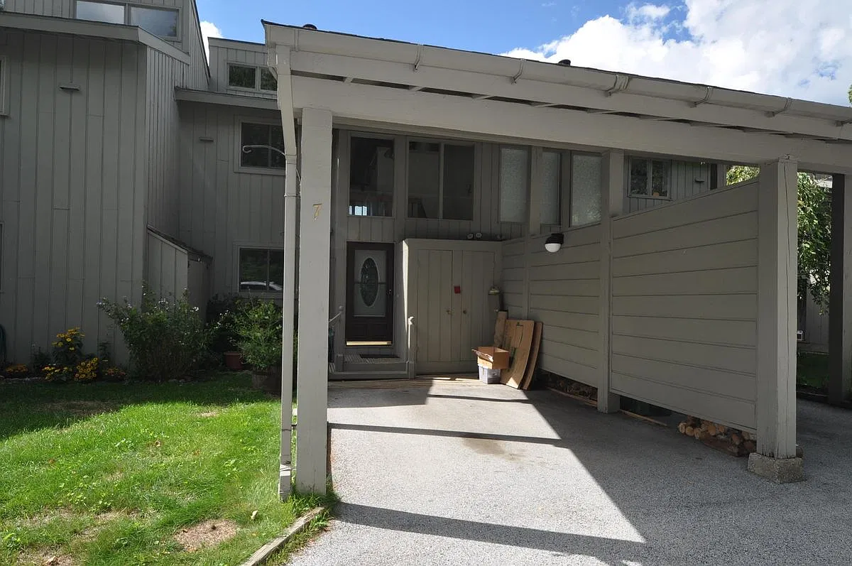 3 bed, 2.0 bath, 1660 sqft, $2,800 — Photo 2
