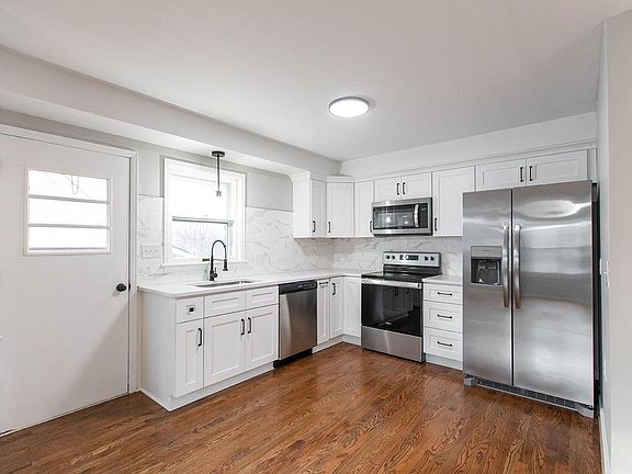 3rd image of 1164 Lindsay St