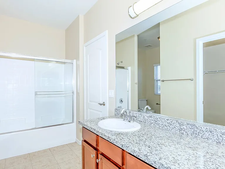 Vineyards at Palm Desert Apartment Homes — Photo 102