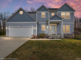 15824 Pebblebrook Dr, Belleville, MI 48111