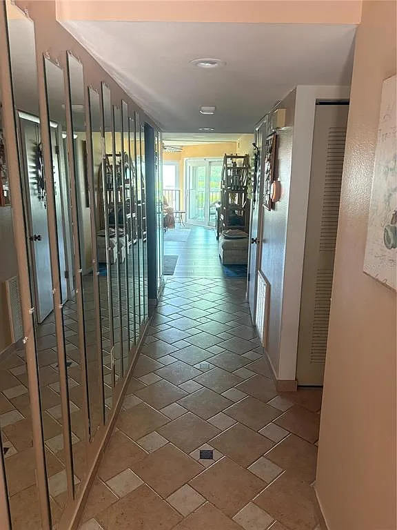 2 bed, 2.0 bath, 1121 sqft, $5,000 — Photo 3