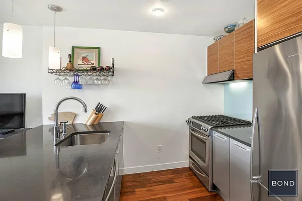 Sold by Bond New York | media 23