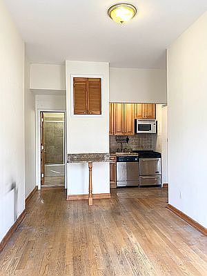 4th image of 113 W 70th St APT 4B