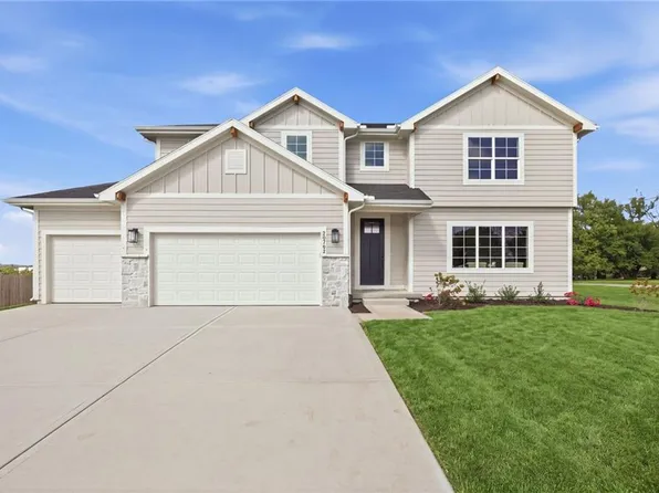20702 Emerald St, Spring Hill, KS 66083