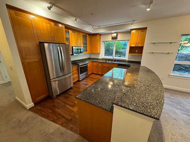 18707 SE Newport Way #111 — Photo 12