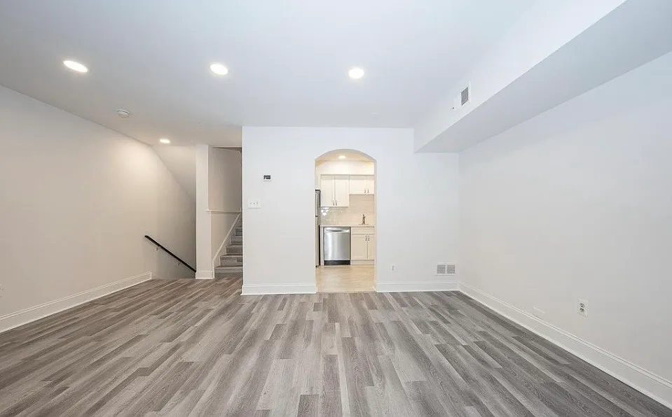 121 Stony Way — Photo 3