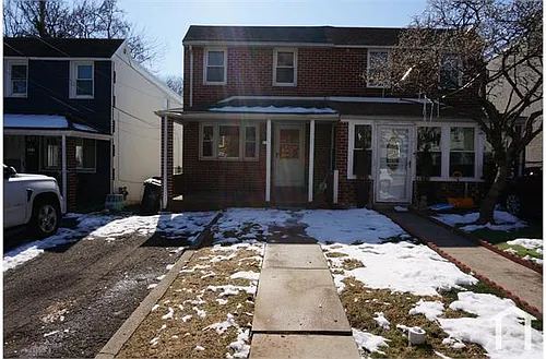 250 E Chestnut St Photo 1