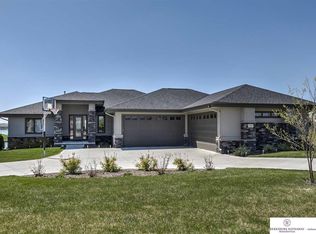 17841 Island Cir, Bennington, NE 68007