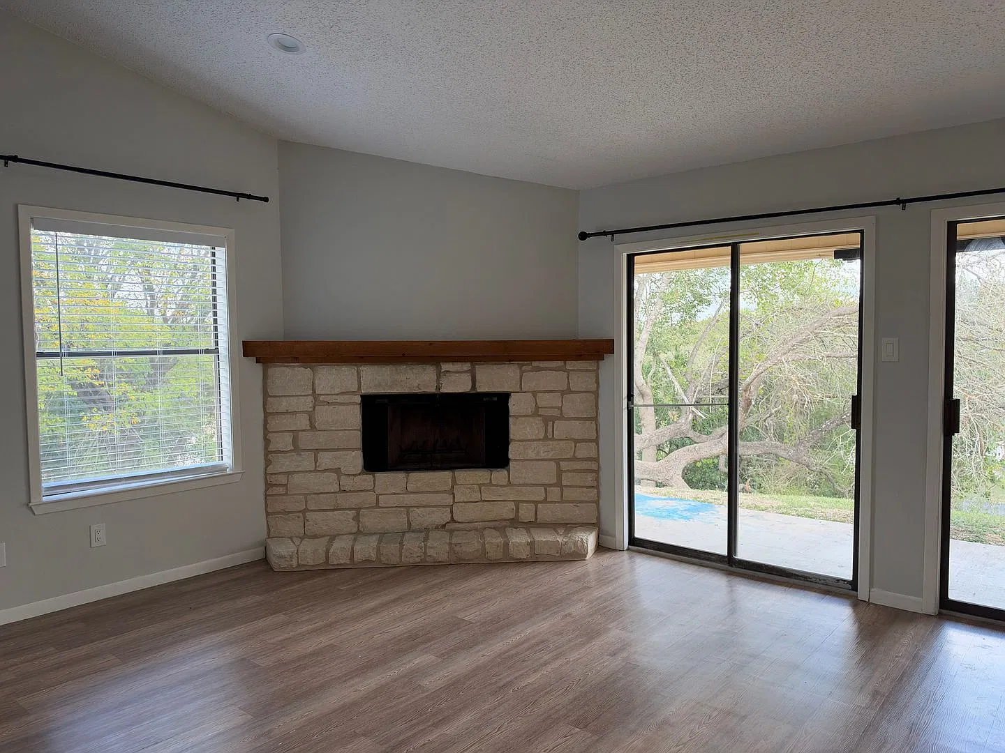 1 Bedroom Salado — Photo 2