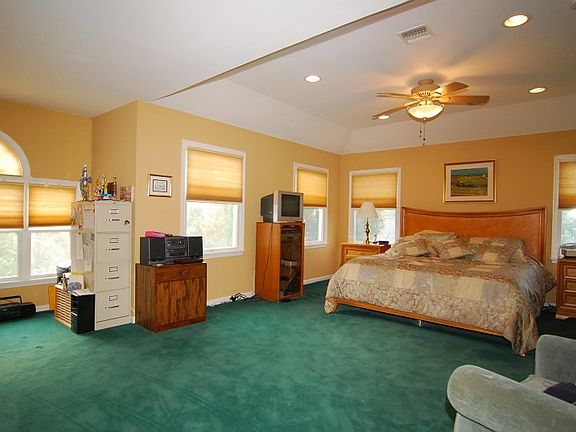5th image of 14 Kinzel Ln