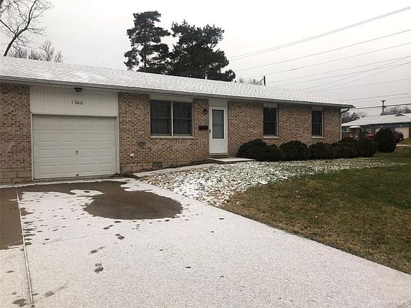 2nd image of 1300 Urban Ave