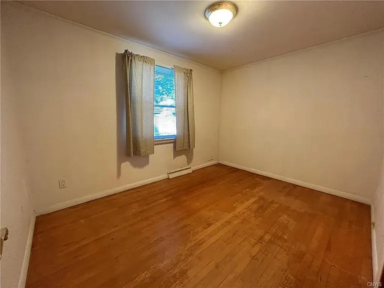 125 Lyndale Dr — Photo 6