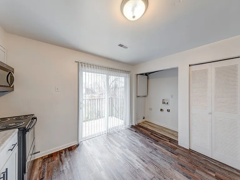 Lawrence Glen Apartments — Photo 53