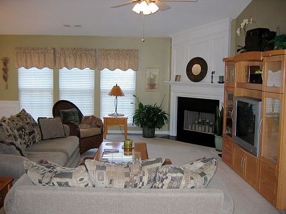 Wonderful Open Floor Plan!