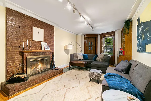 Rented by Compass | media 7