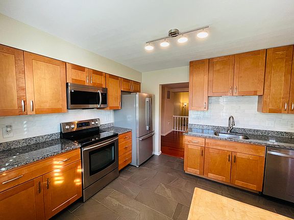 3rd image of 4320 Caprice Ct