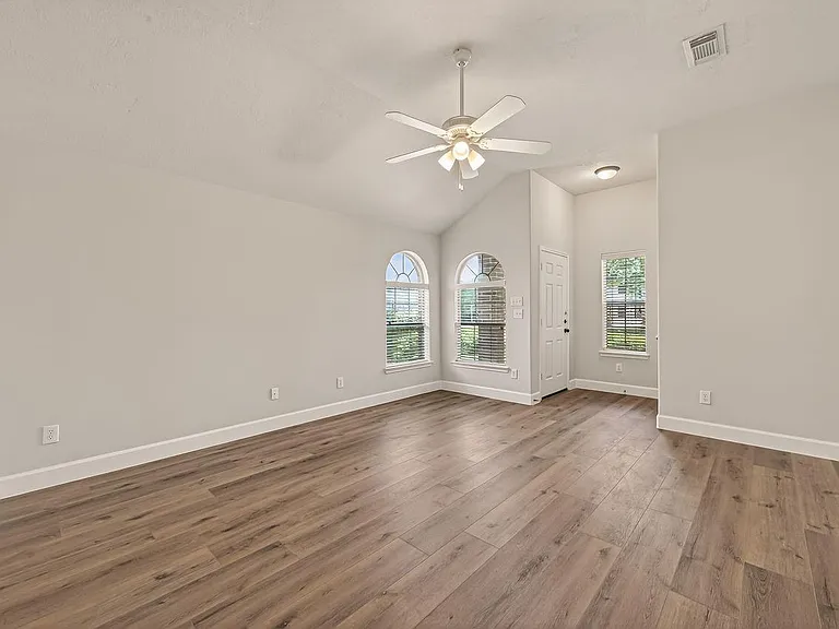 6739 Windy River Ln — Photo 4