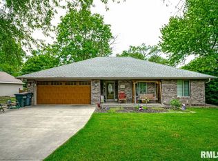 3018 Springfield Rd, East Peoria, IL 61611