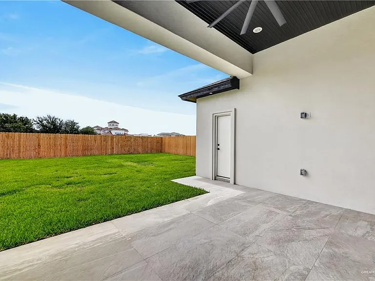 1017 Dolores St — Photo 23